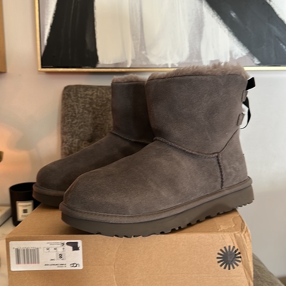 Ugg mini continuity bow nwt - Picture 5 of 8